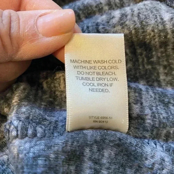 Nicole Miller Black- Gray Soft Fleece Light Pullover Top Front Pocket Sz Medium - Picture 6 of 7